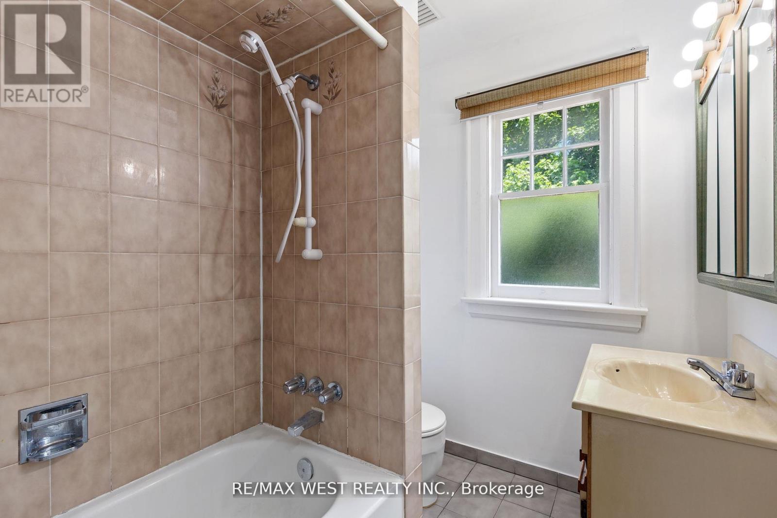 2317 Weston Road, Toronto, Ontario  M9N 1Z7 - Photo 20 - W12914436