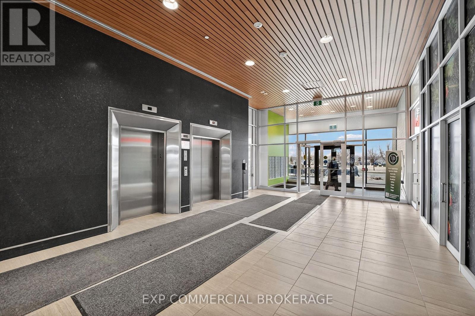 306 - 3075 Hospital Gate E, Oakville, Ontario L6M 1M1 - Photo 3 - W12914458