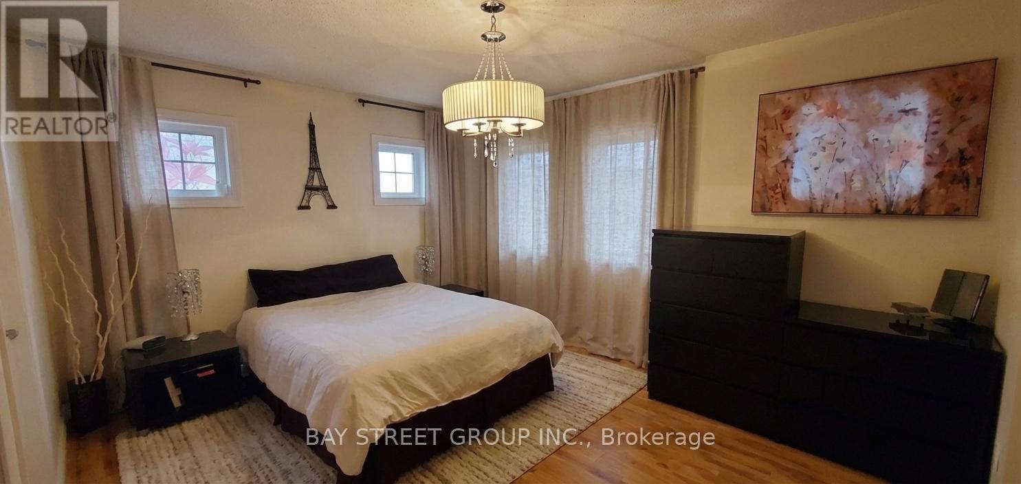 11 - 5223 Fairford Crescent, Mississauga, Ontario  L5V 2M6 - Photo 5 - W12914460