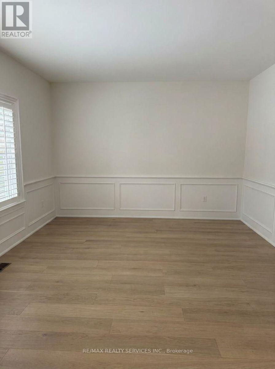 2432 Marisa Court, Mississauga, Ontario  L5K 2P5 - Photo 12 - W12914478