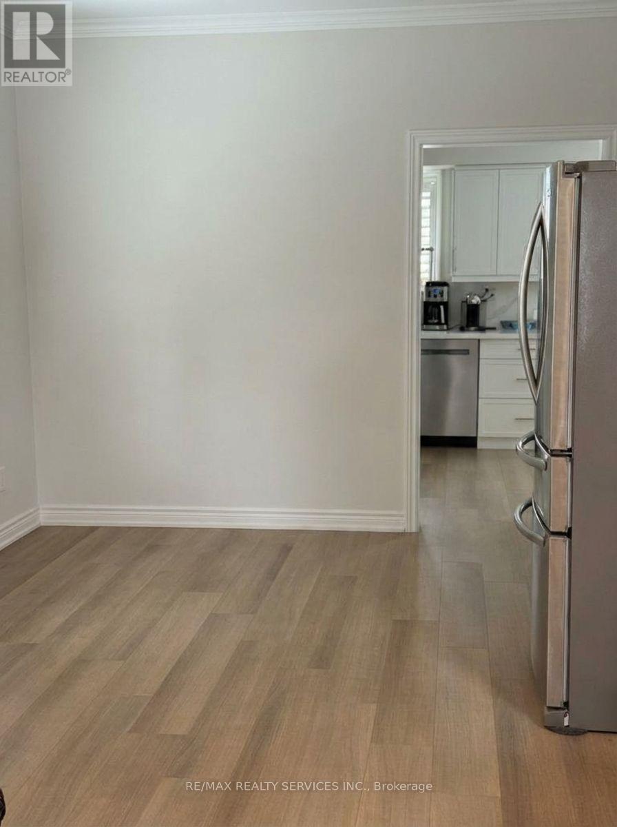 2432 Marisa Court, Mississauga, Ontario  L5K 2P5 - Photo 13 - W12914478