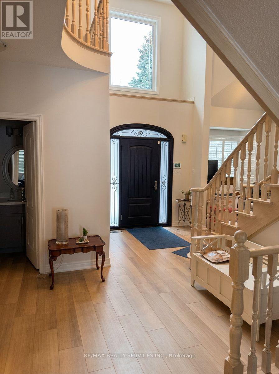 2432 Marisa Court, Mississauga, Ontario  L5K 2P5 - Photo 3 - W12914478