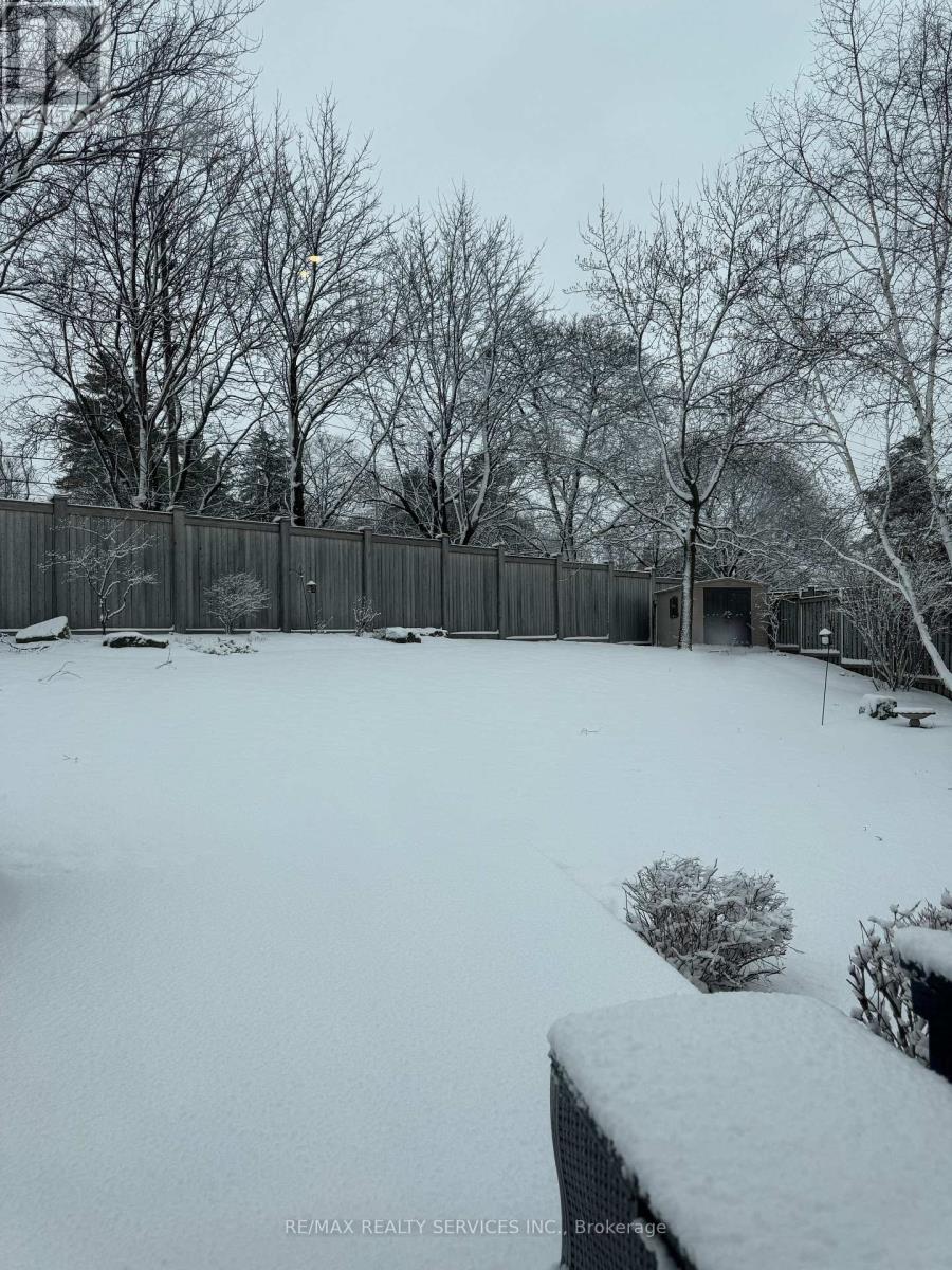 2432 Marisa Court, Mississauga, Ontario  L5K 2P5 - Photo 5 - W12914478