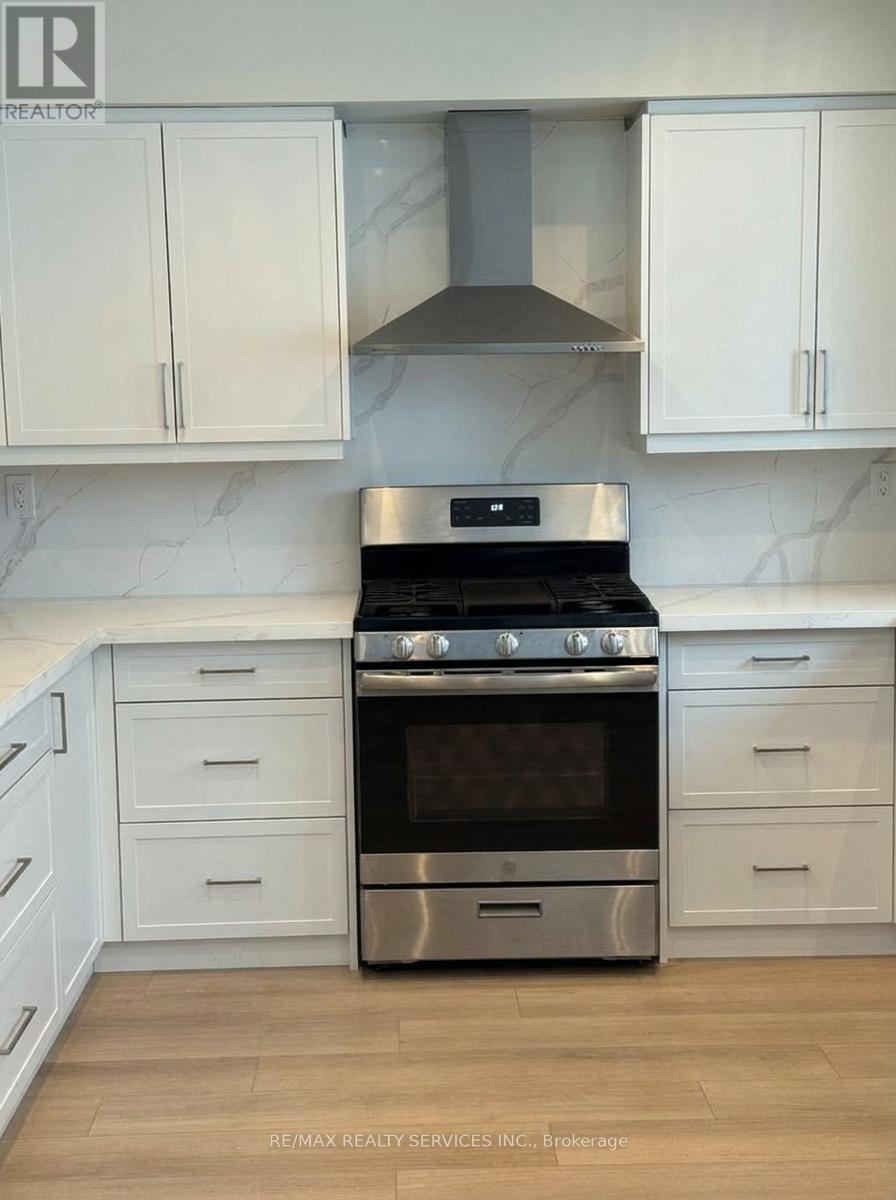 2432 Marisa Court, Mississauga, Ontario  L5K 2P5 - Photo 9 - W12914478