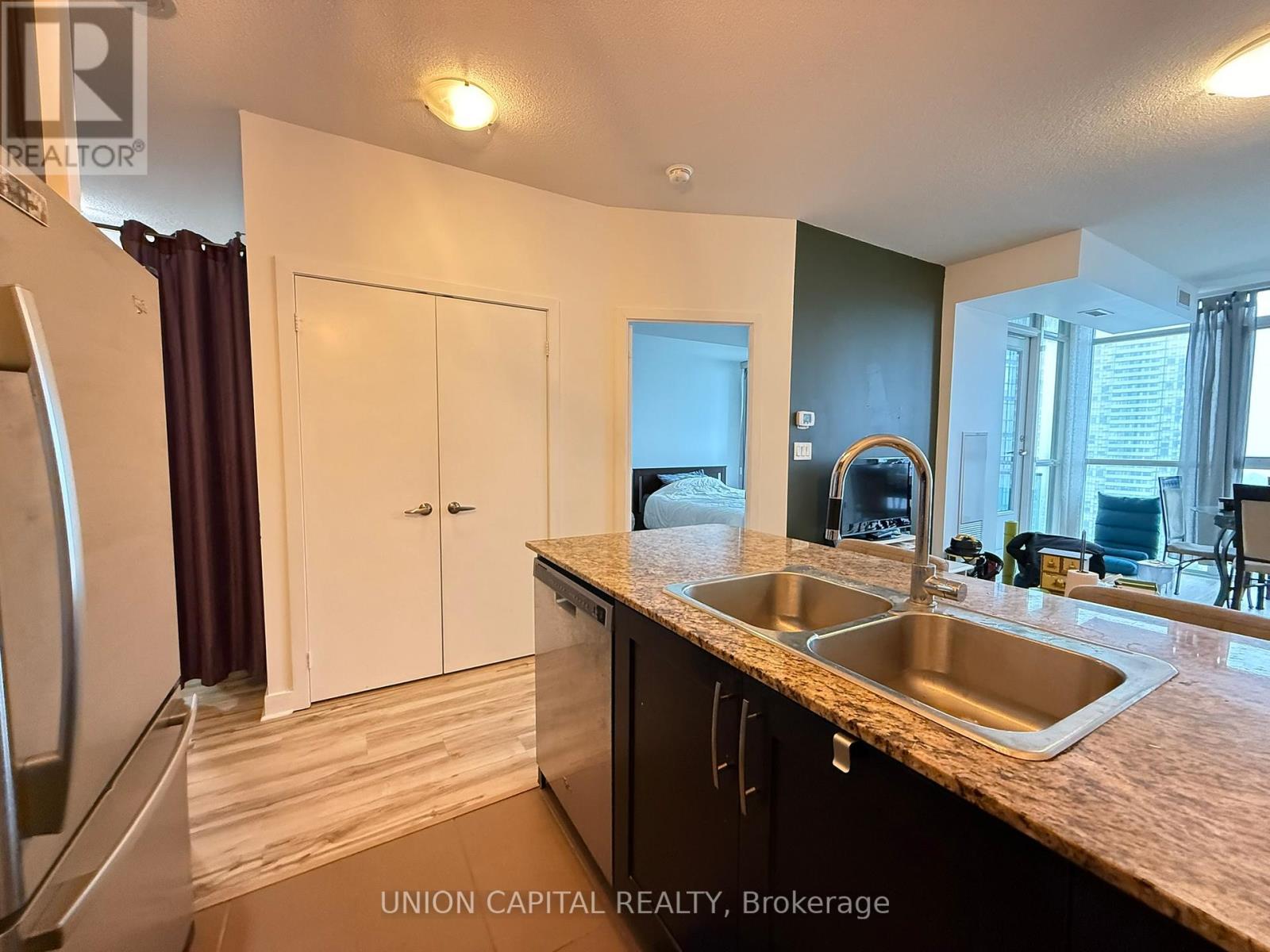 2608 - 4070 Confederation Parkway, Mississauga (Creditview), Ontario  L5B 0E9 - Photo 4 - W12914506