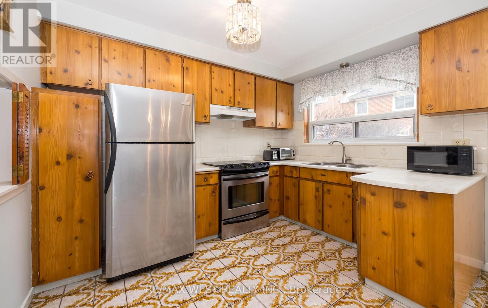 61 Stilecroft Drive, Toronto, Ontario  M3J 1A6 - Photo 12 - W12914552