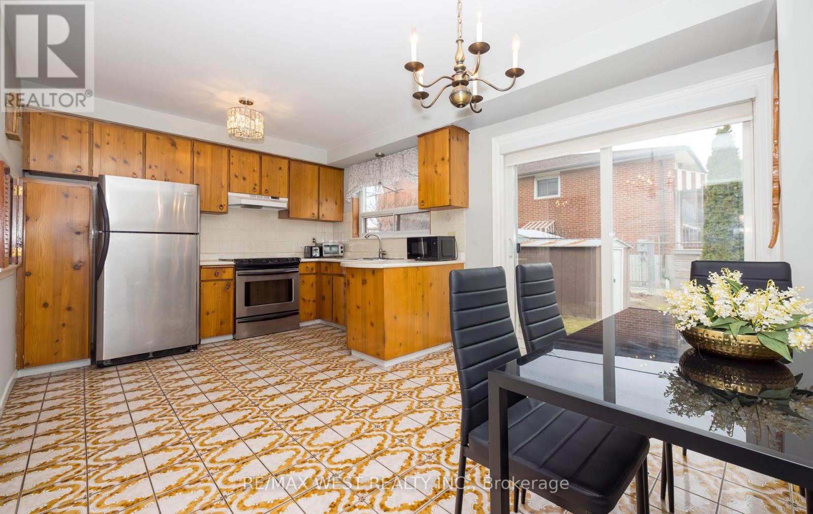 61 Stilecroft Drive, Toronto, Ontario  M3J 1A6 - Photo 13 - W12914552