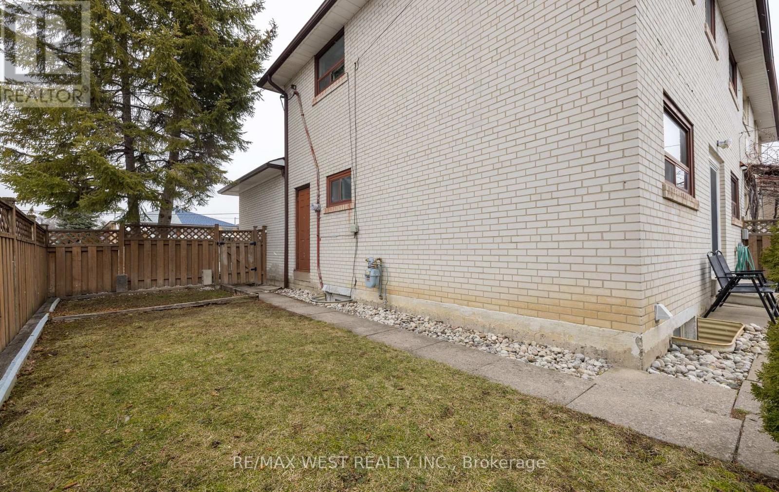 61 Stilecroft Drive, Toronto, Ontario  M3J 1A6 - Photo 47 - W12914552