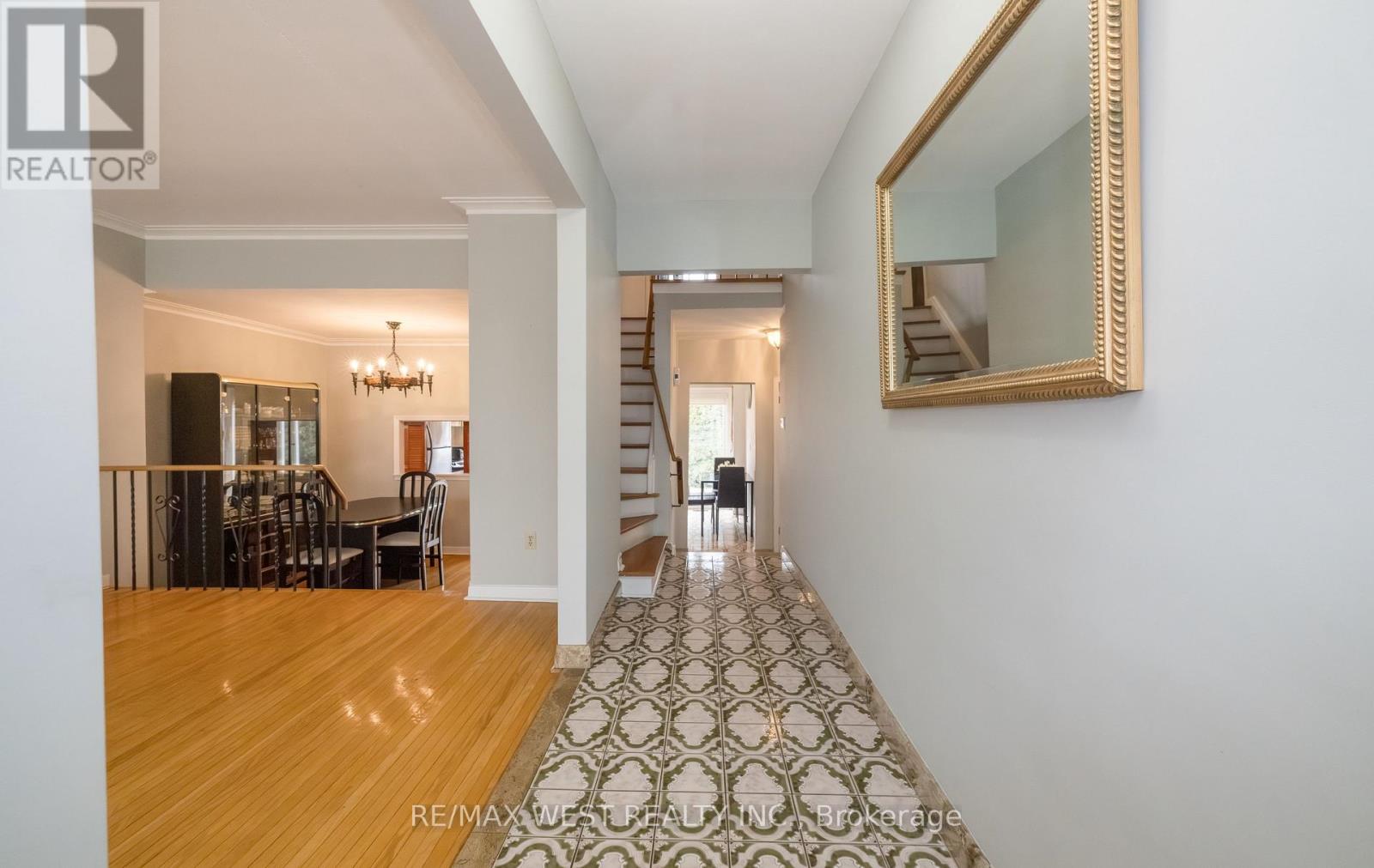 61 Stilecroft Drive, Toronto, Ontario  M3J 1A6 - Photo 5 - W12914552