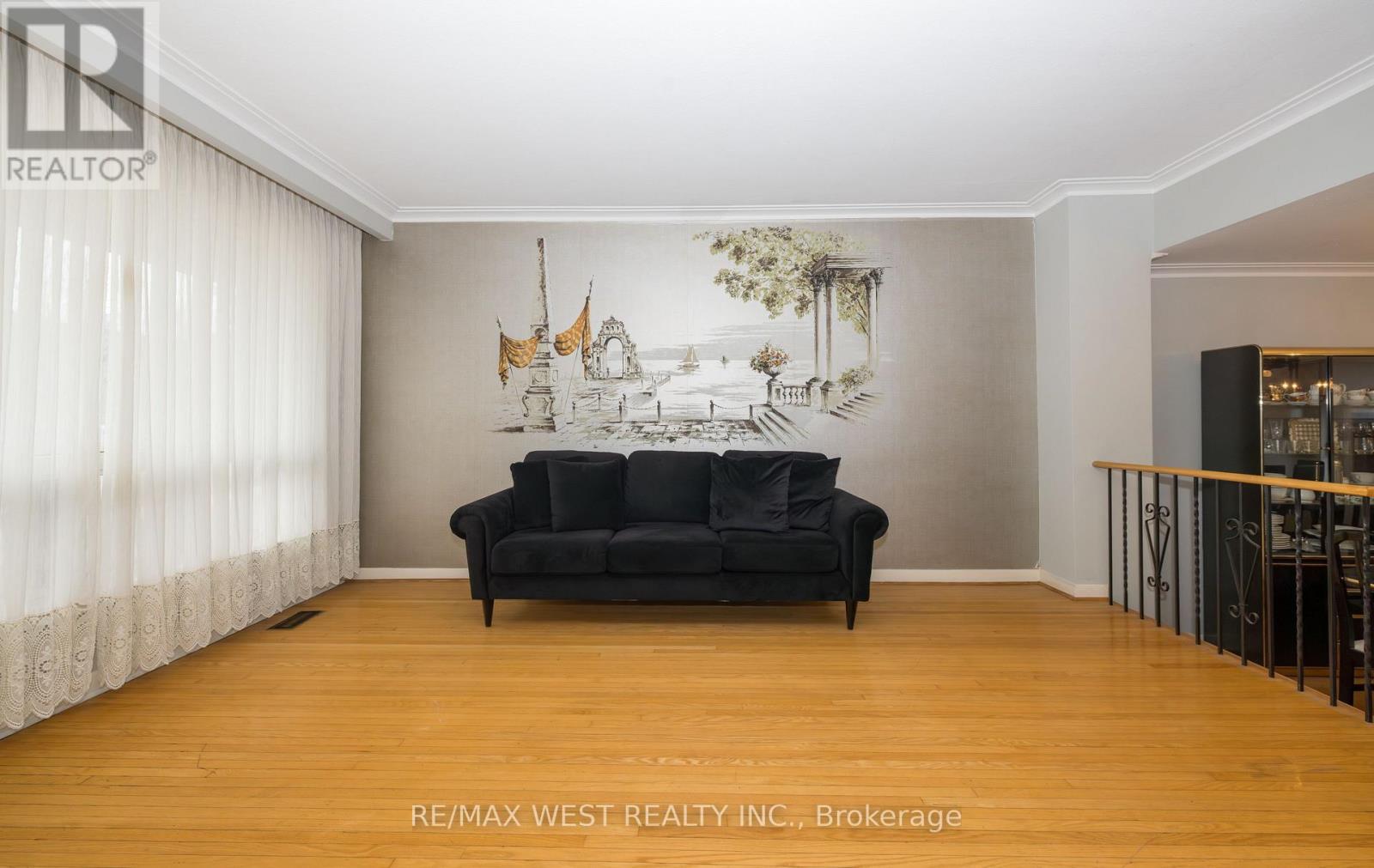 61 Stilecroft Drive, Toronto, Ontario  M3J 1A6 - Photo 6 - W12914552