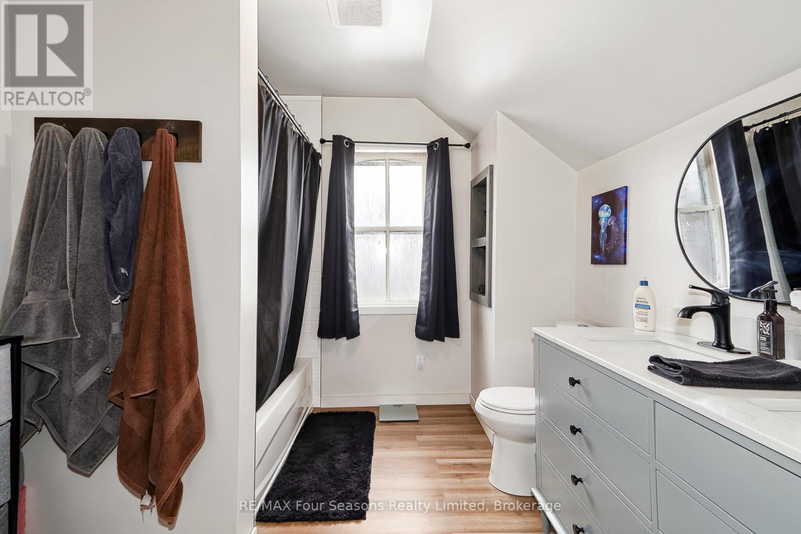 203 Montreal Street, Clearview, Ontario L0M 1S0 - Photo 21 - S12914166