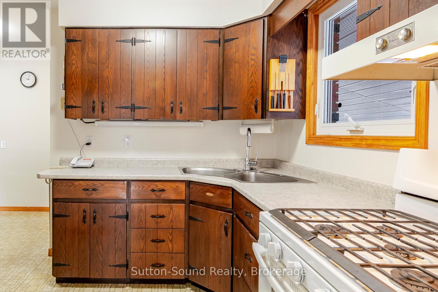 1754 6th Avenue E, Owen Sound, Ontario  N4K 2V8 - Photo 9 - X12913276