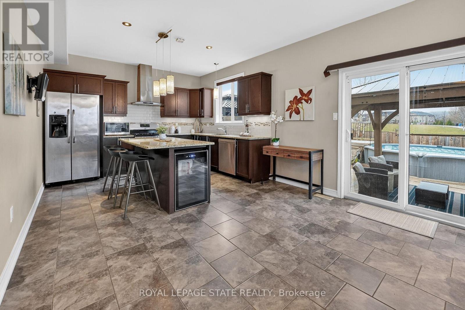 4100 Cassandra Drive, Lincoln (Beamsville), Ontario  L3J 0M5 - Photo 9 - X12914426