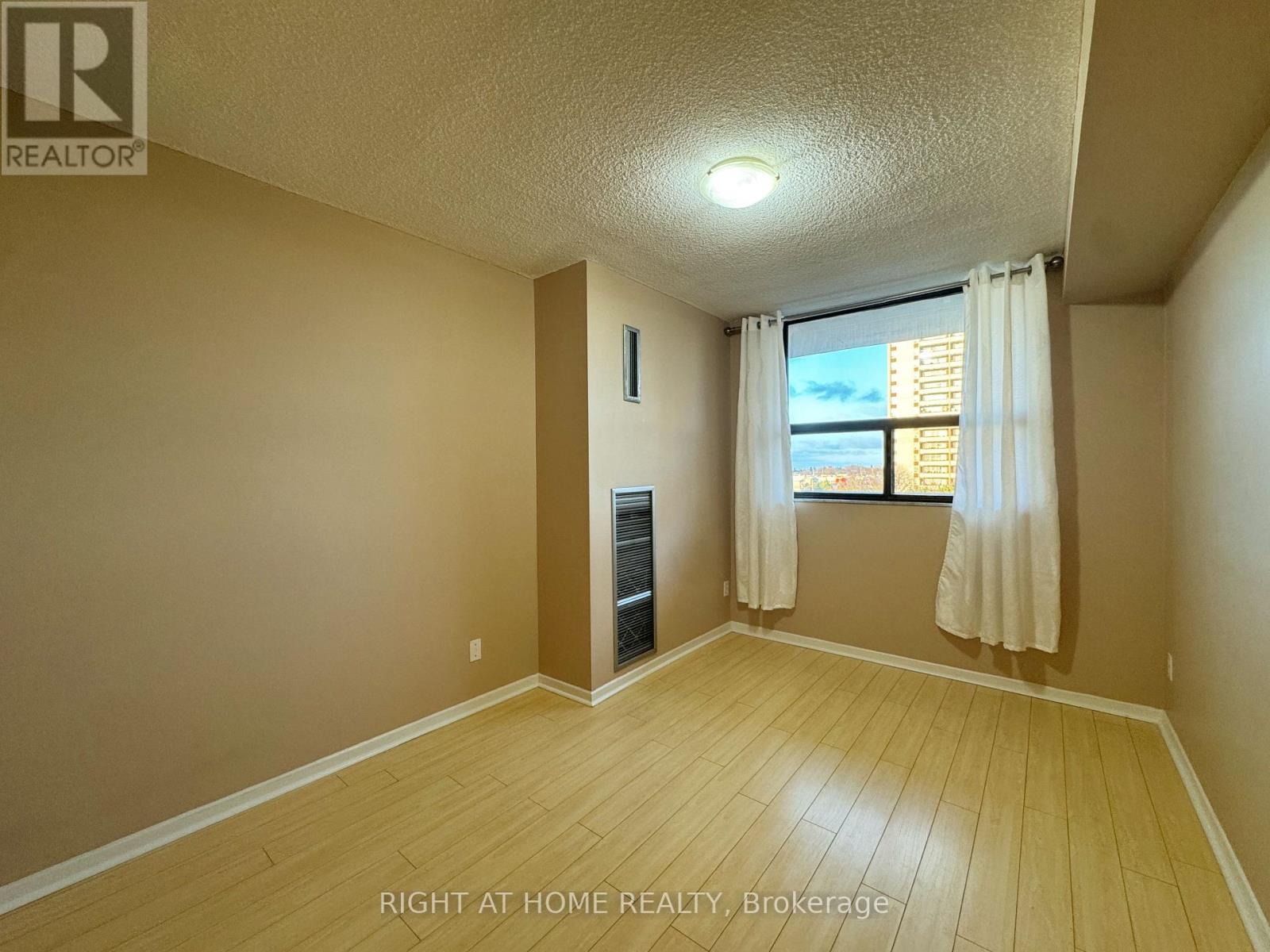 603 - 10 Tangreen Court, Toronto (Newtonbrook West), Ontario  M2M 4B9 - Photo 8 - C12914376