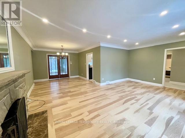 425 River Side Drive, Oakville (Co Central), Ontario  L6K 3N6 - Photo 6 - W12810830