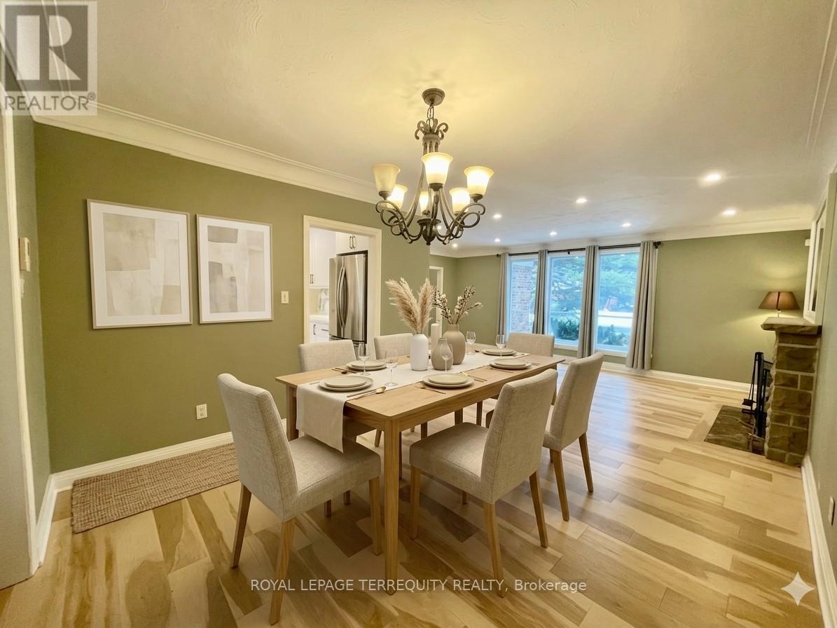 425 River Side Drive, Oakville (Co Central), Ontario  L6K 3N6 - Photo 7 - W12810830