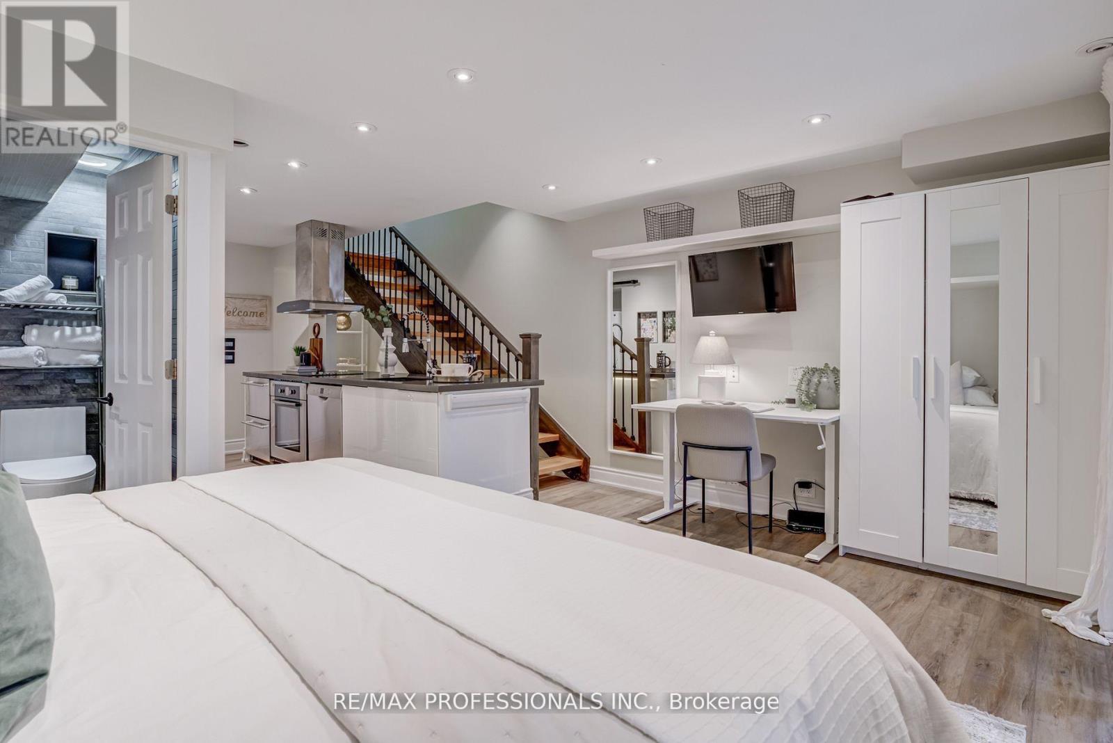 105 Harbourview Crescent, Toronto, Ontario  M8V 4A9 - Photo 33 - W12838380