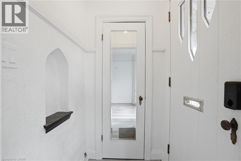 105 Longwood Road N Unit# 1, Hamilton, Ontario  L8S 3V5 - Photo 3 - 40814079