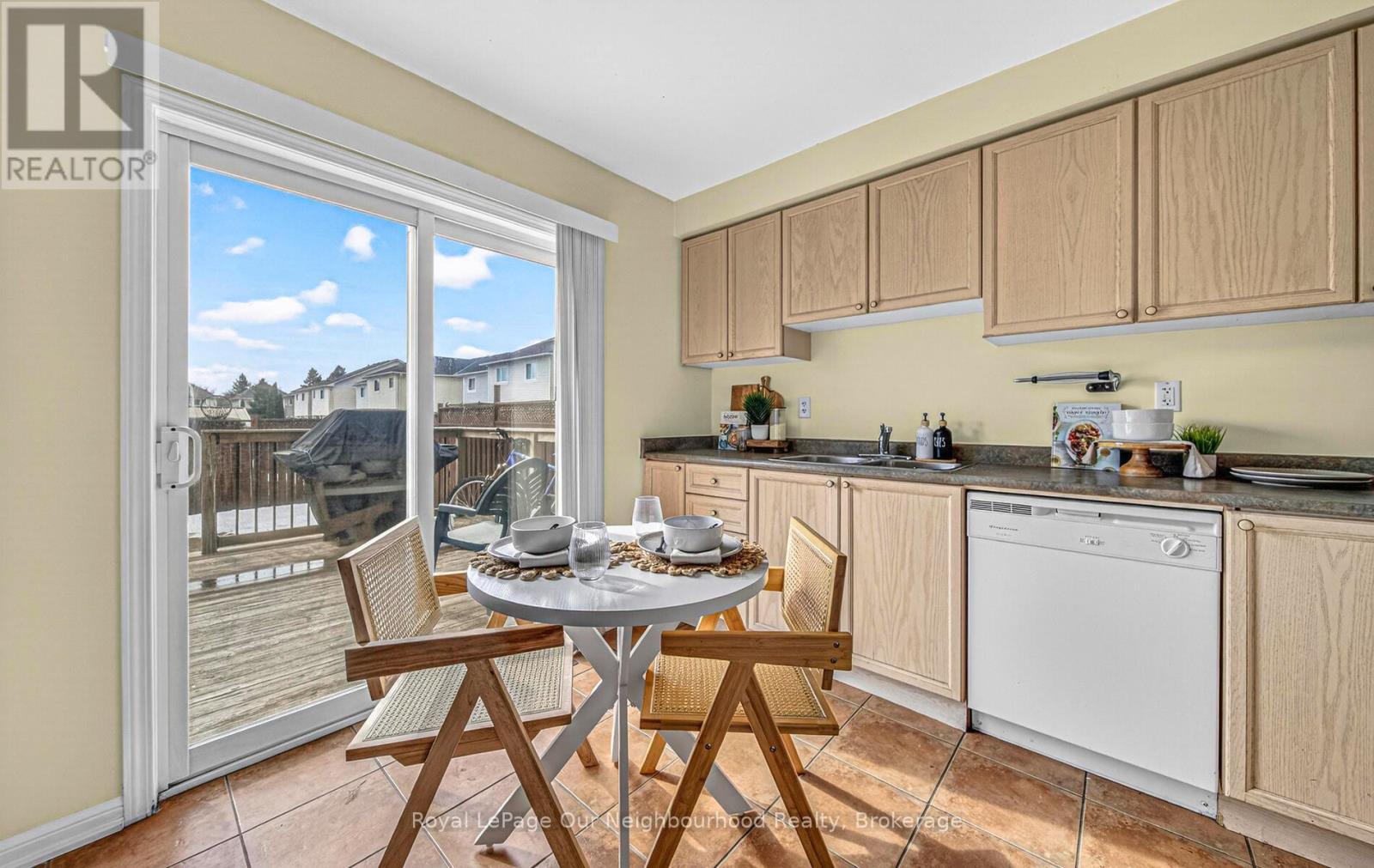 1581 Sarasota Crescent, Oshawa, Ontario  L1G 8G1 - Photo 11 - E12914852