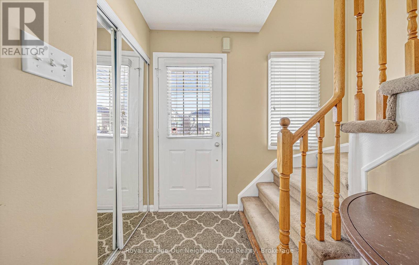 1581 Sarasota Crescent, Oshawa, Ontario  L1G 8G1 - Photo 2 - E12914852