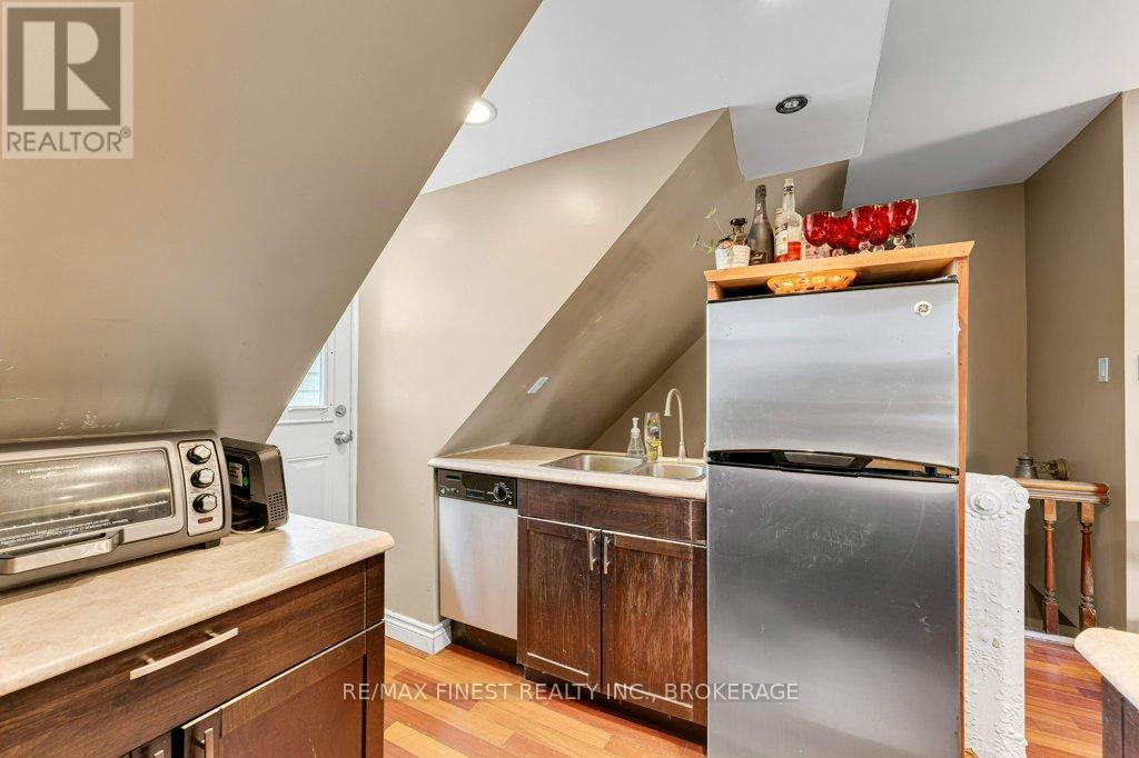 251 Barrie Street, Kingston, Ontario  K7L 3K8 - Photo 37 - X12914616