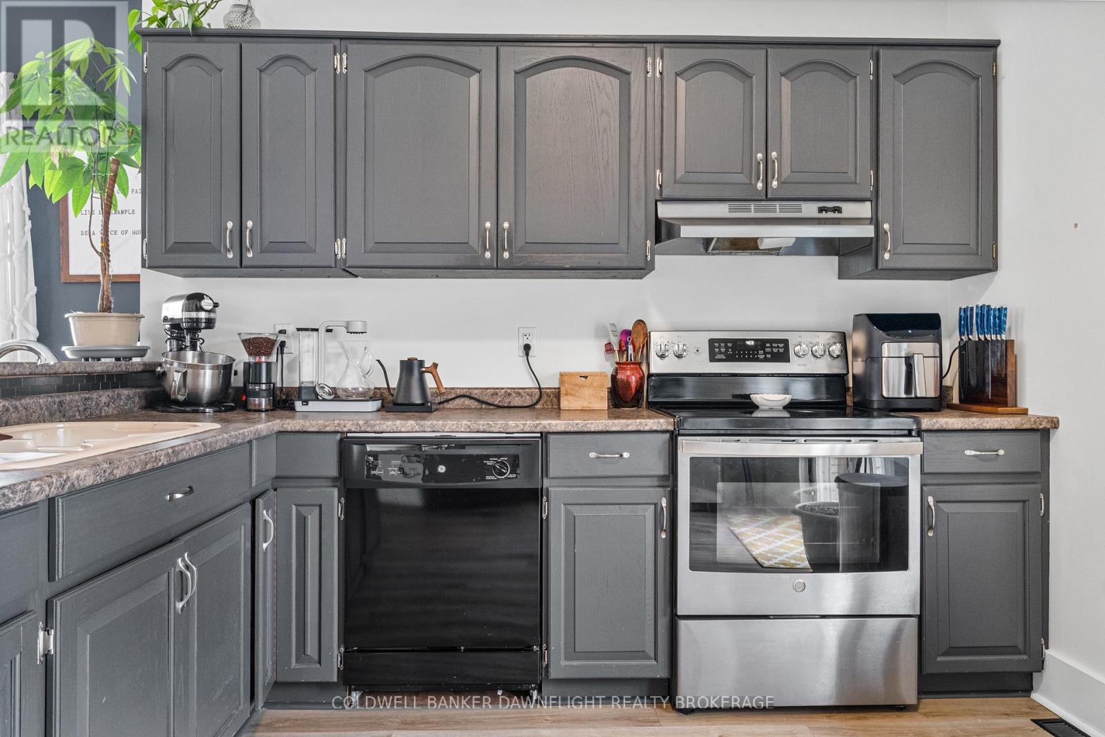 408 William Street, South Huron, Ontario  N0M 1S3 - Photo 14 - X12914584