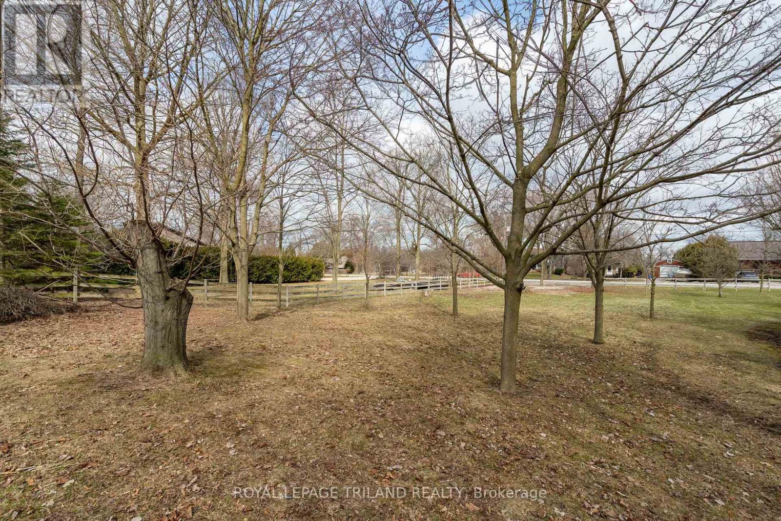 8419 Defore Drive, Lambton Shores, Ontario  N0M 1T0 - Photo 12 - X12914816