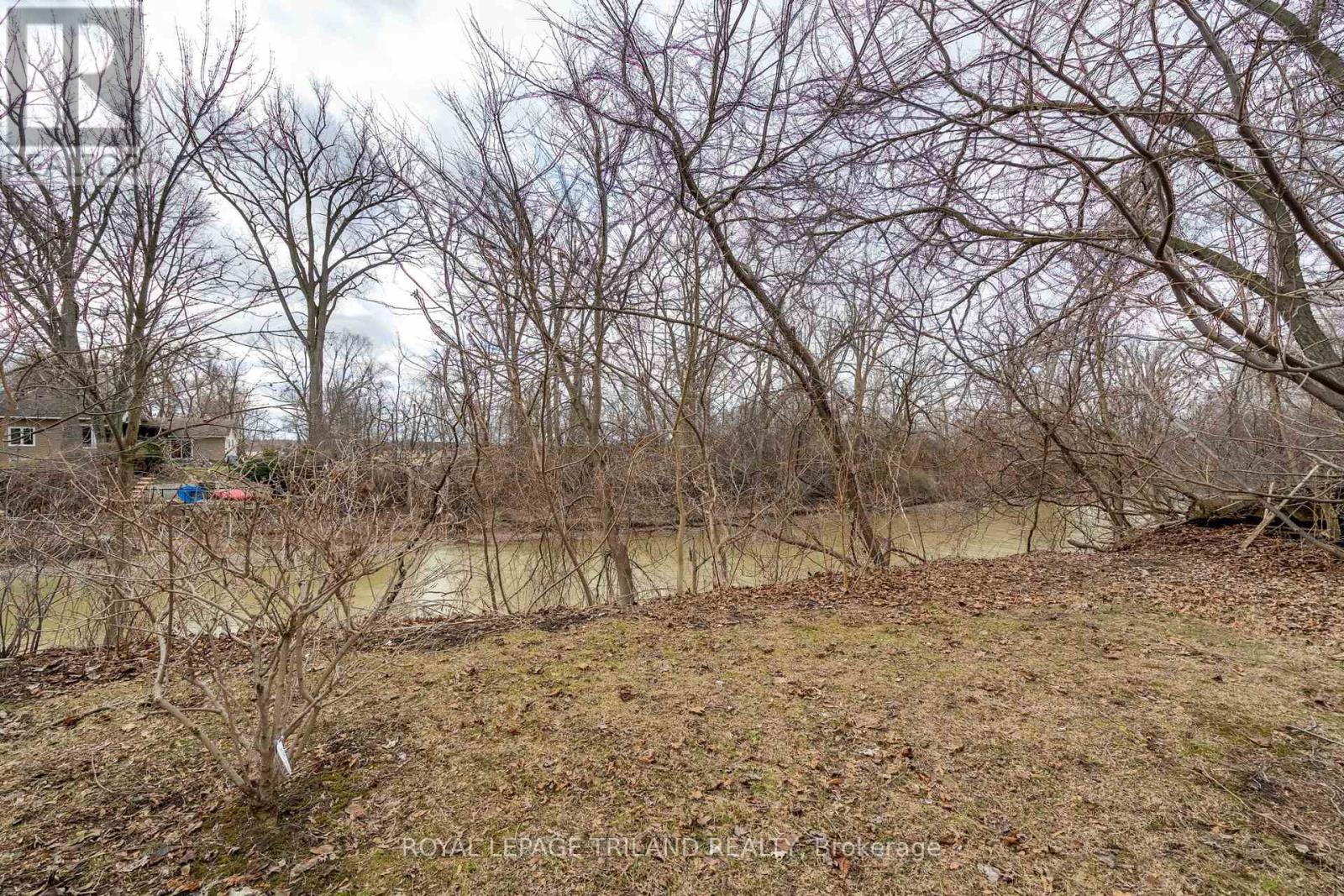 8419 Defore Drive, Lambton Shores, Ontario  N0M 1T0 - Photo 13 - X12914816