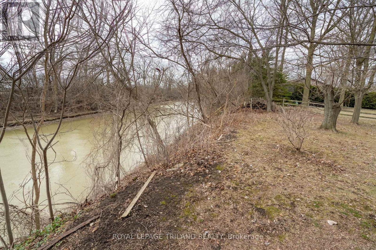 8419 Defore Drive, Lambton Shores, Ontario  N0M 1T0 - Photo 14 - X12914816