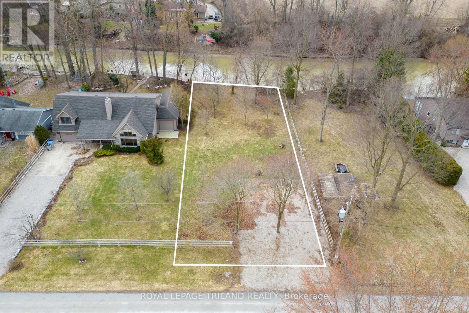 8419 Defore Drive, Lambton Shores, Ontario  N0M 1T0 - Photo 2 - X12914816