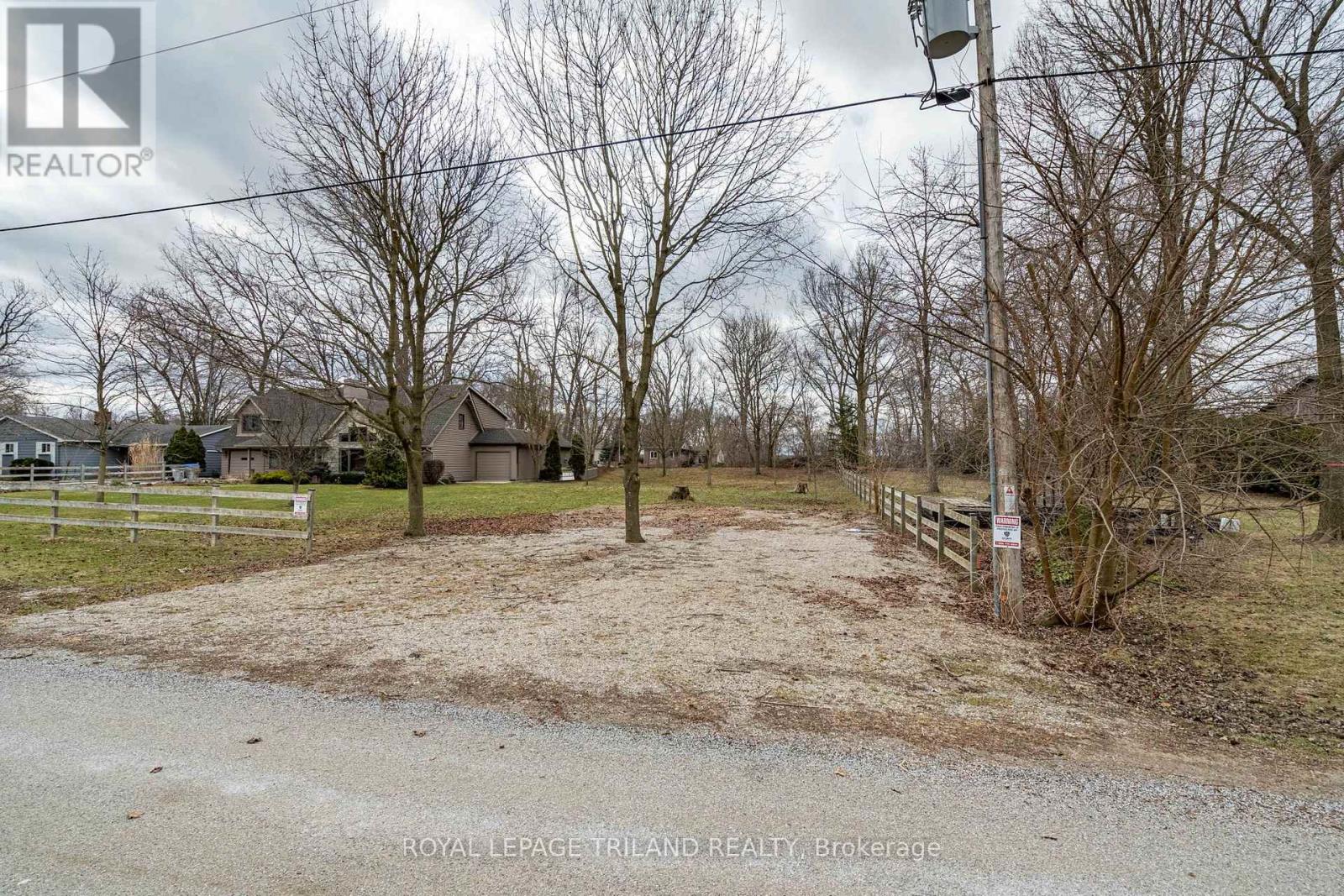 8419 Defore Drive, Lambton Shores, Ontario  N0M 1T0 - Photo 6 - X12914816