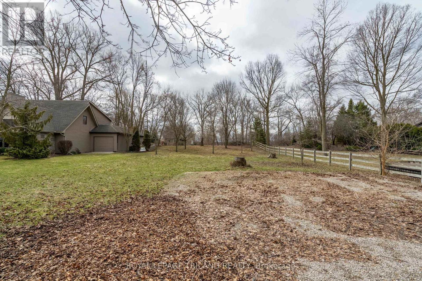 8419 Defore Drive, Lambton Shores, Ontario  N0M 1T0 - Photo 8 - X12914816