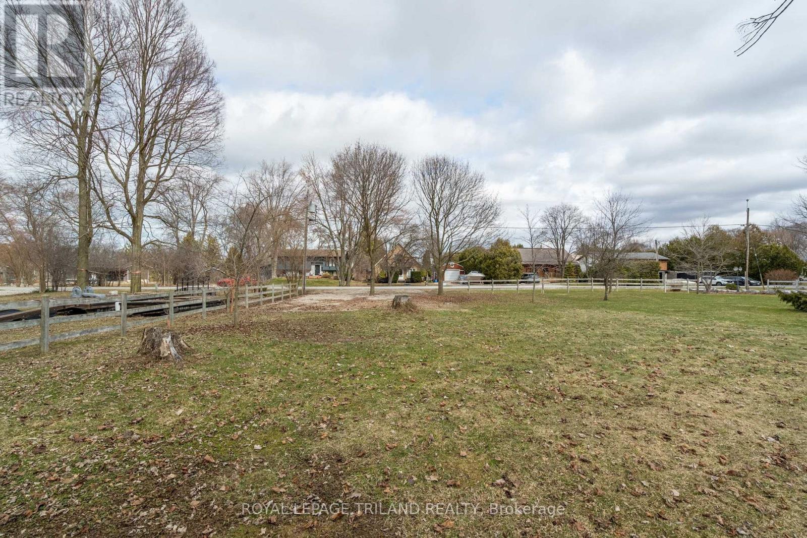 8419 Defore Drive, Lambton Shores, Ontario  N0M 1T0 - Photo 9 - X12914816