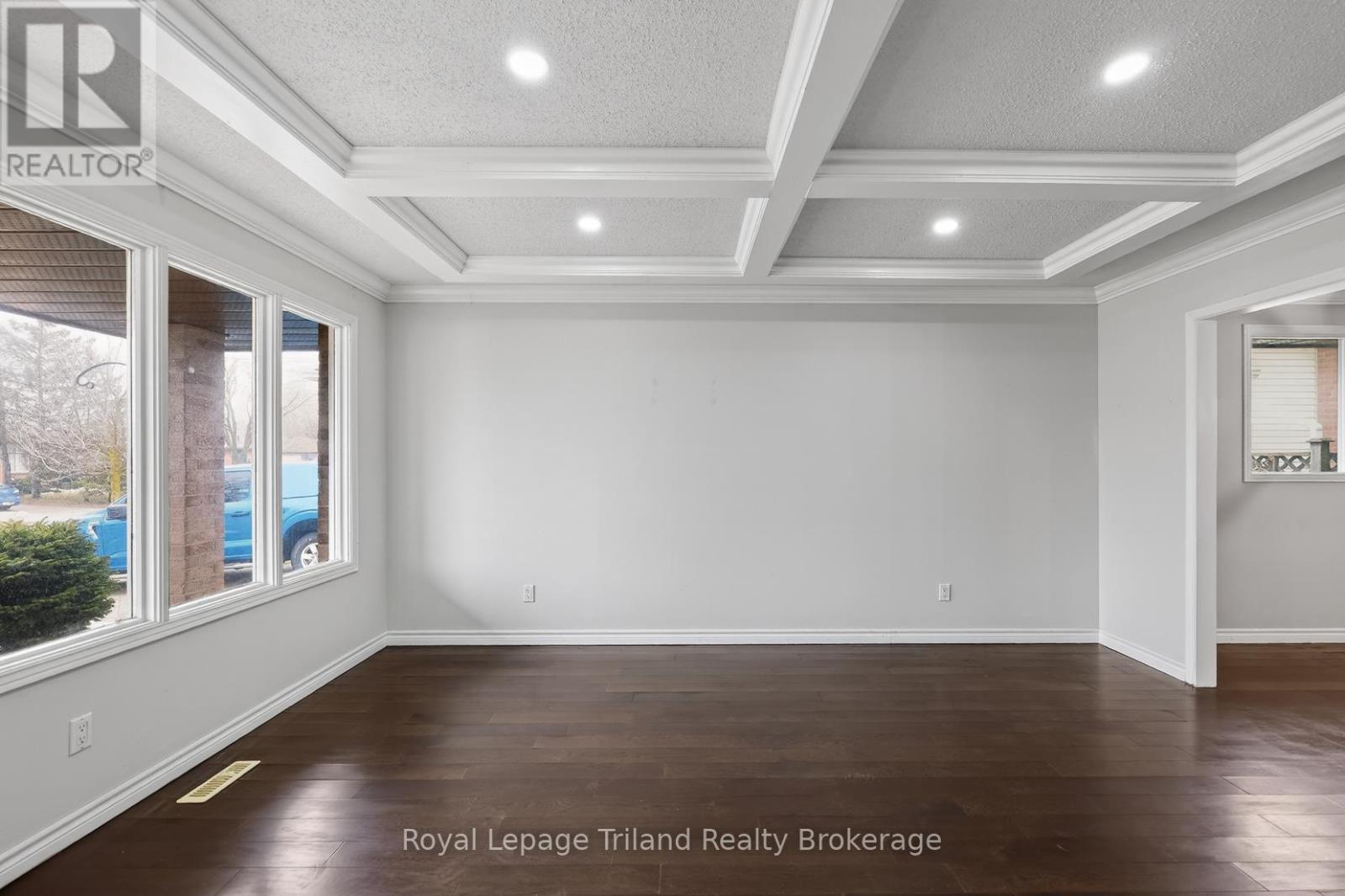 634 Classic Drive, London East, Ontario  N5W 5X6 - Photo 11 - X12864496