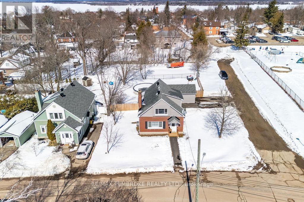 277 Dickson Street, Pembroke, Ontario  K8A 2X4 - Photo 2 - X12914878