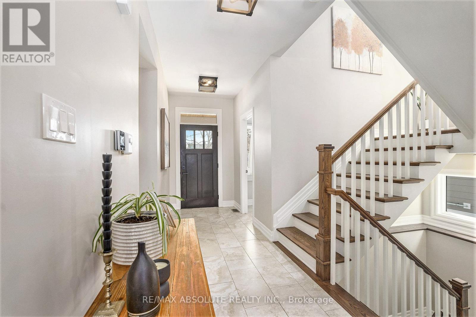 35 St Claire Avenue, Ottawa, Ontario  K2G 2A1 - Photo 3 - X12914644