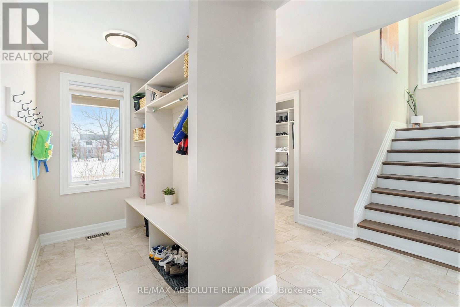 35 St Claire Avenue, Ottawa, Ontario  K2G 2A1 - Photo 4 - X12914644