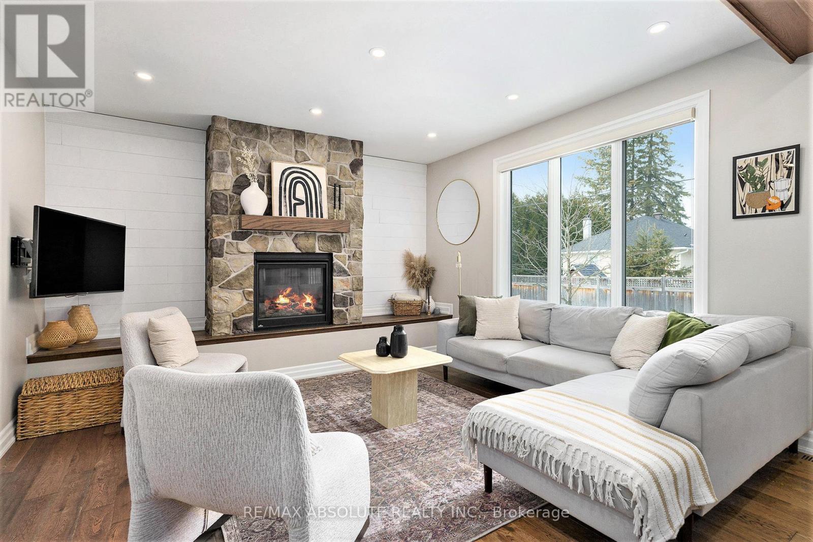 35 St Claire Avenue, Ottawa, Ontario  K2G 2A1 - Photo 5 - X12914644