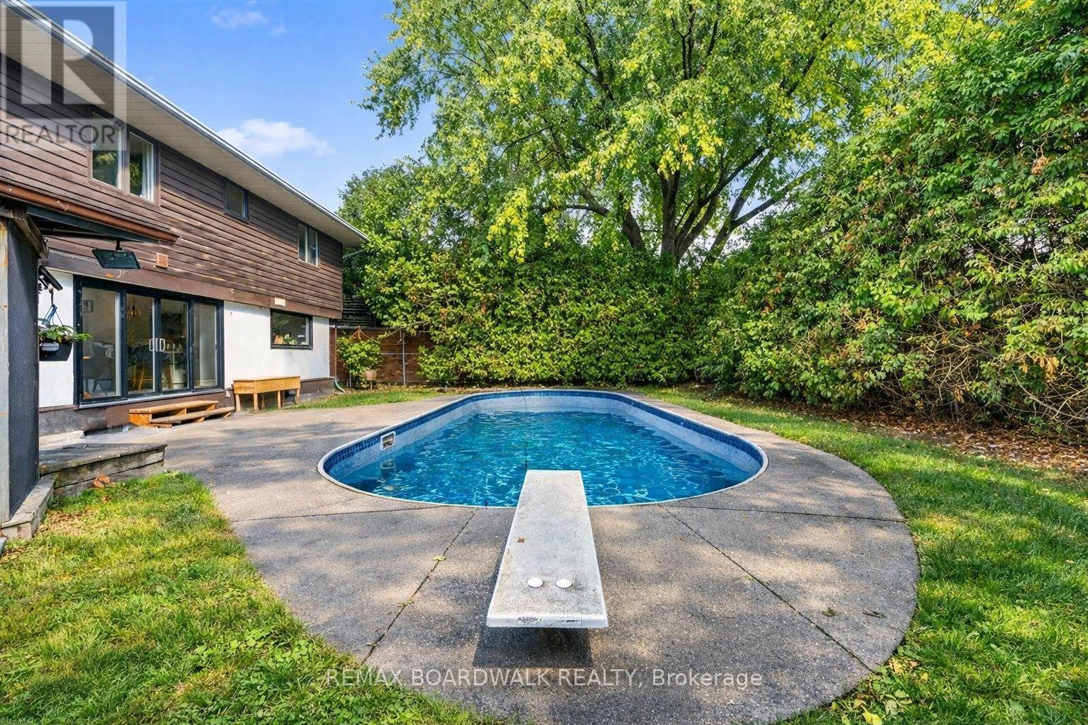 7 Gagnon Court, Ottawa, Ontario  K2K 1A7 - Photo 32 - X12914866