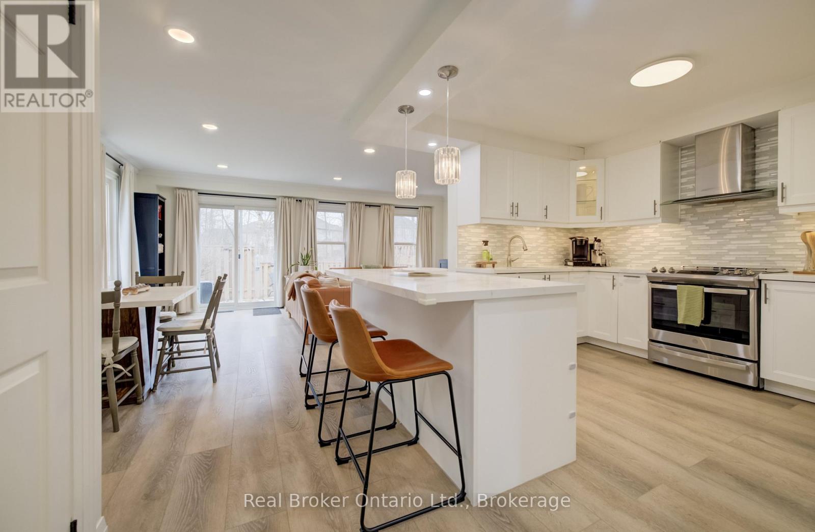 22 - 2022 Atkinson Drive, Burlington, Ontario  L7M 4H6 - Photo 11 - W12914786