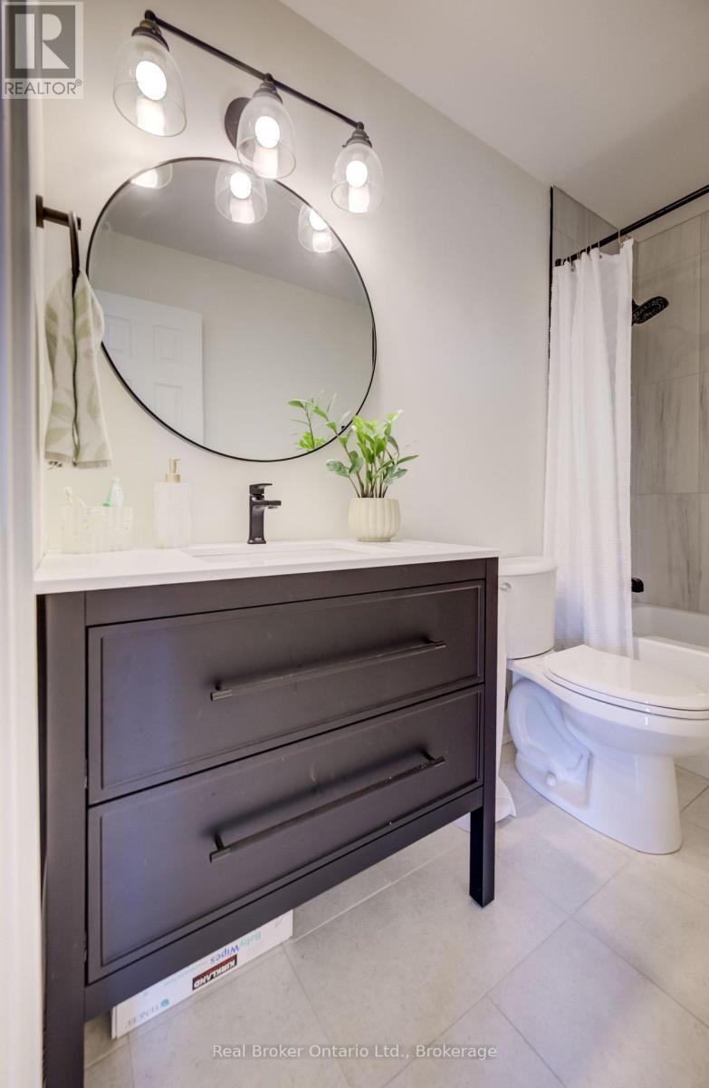 22 - 2022 Atkinson Drive, Burlington, Ontario  L7M 4H6 - Photo 32 - W12914786