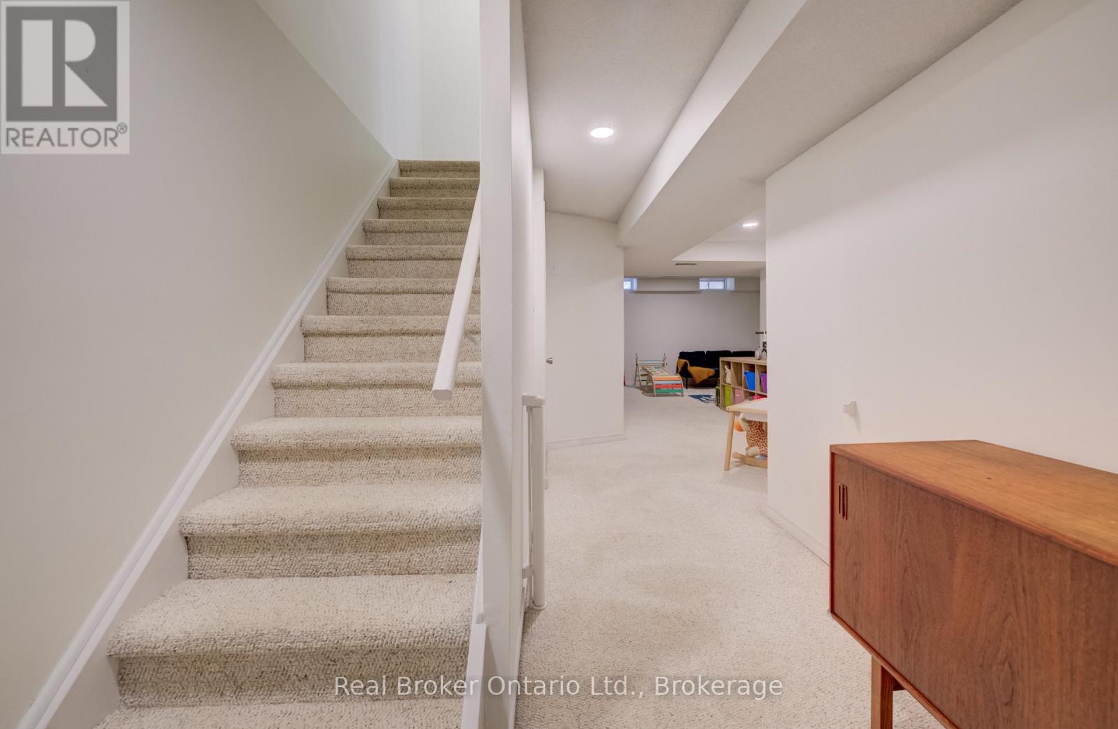 22 - 2022 Atkinson Drive, Burlington, Ontario  L7M 4H6 - Photo 33 - W12914786