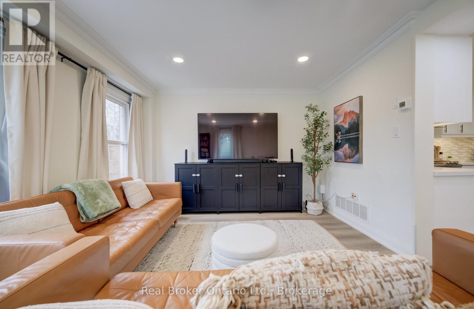 22 - 2022 Atkinson Drive, Burlington, Ontario  L7M 4H6 - Photo 6 - W12914786