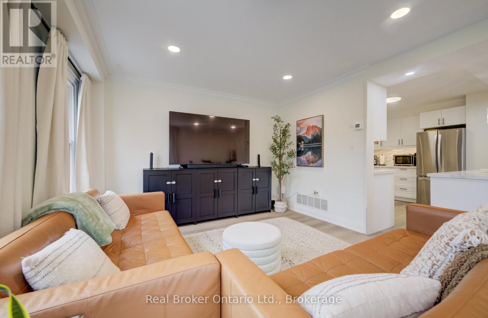 22 - 2022 Atkinson Drive, Burlington, Ontario  L7M 4H6 - Photo 7 - W12914786