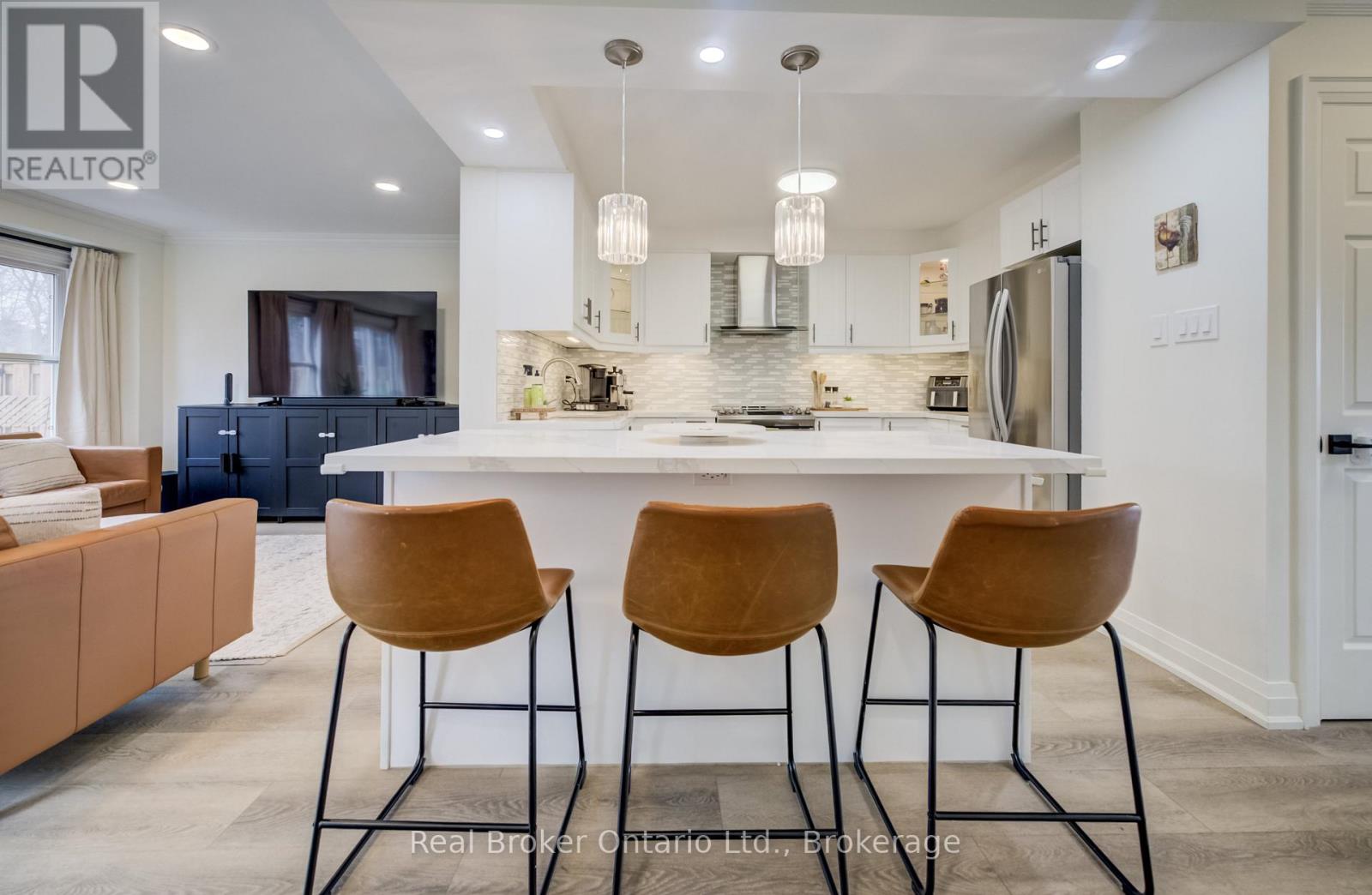 22 - 2022 Atkinson Drive, Burlington, Ontario  L7M 4H6 - Photo 9 - W12914786