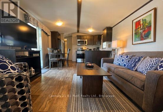 712 Poplar Crescent, Bracebridge, Ontario  P1L 1W9 - Photo 3 - X12913994