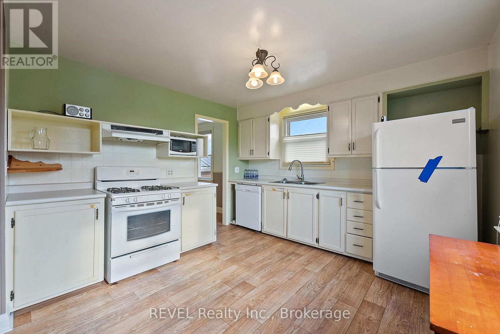 801 South Coast Drive, Haldimand, Ontario  N0A 1L0 - Photo 8 - X12914746