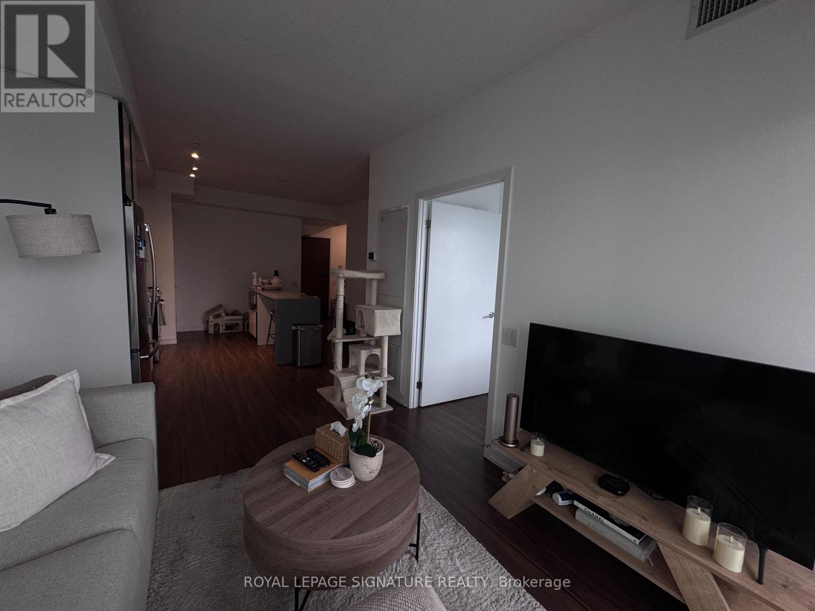 3702 - 4065 Confederation Parkway, Mississauga, Ontario  L5B 0L4 - Photo 2 - W12914274