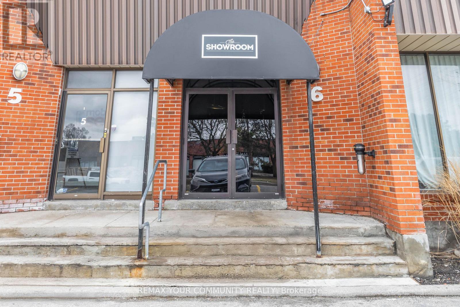 25 Planchet Road, Vaughan, Ontario  L4K 2C5 - Photo 2 - N12903406