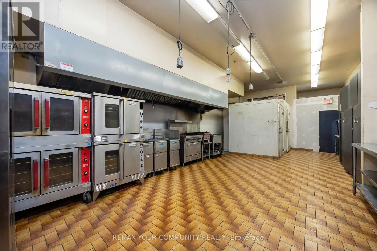 25 Planchet Road, Vaughan, Ontario  L4K 2C5 - Photo 7 - N12903406